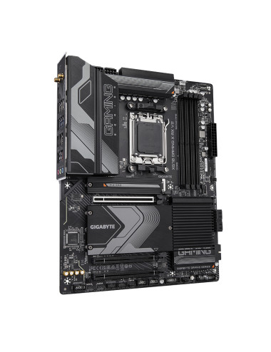 Gigabyte X670 GAMING X AX V2 Processor family AMD Processor socket AM5 DDR5 DIMM Supported hard disk drive interfaces SATA, M.2 