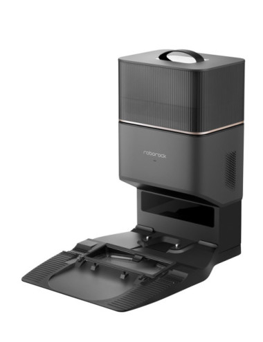 Roborock Q8 MAX+ cleaning...